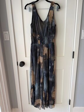 Sleeveless V-Neck Romper in Charcoal and Tan
